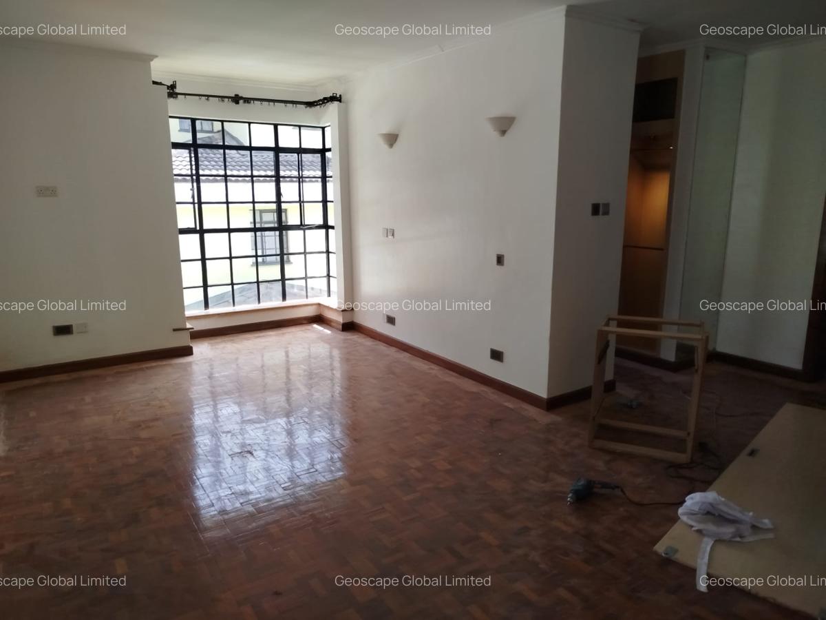 5 Bed House with En Suite in Lavington - 3