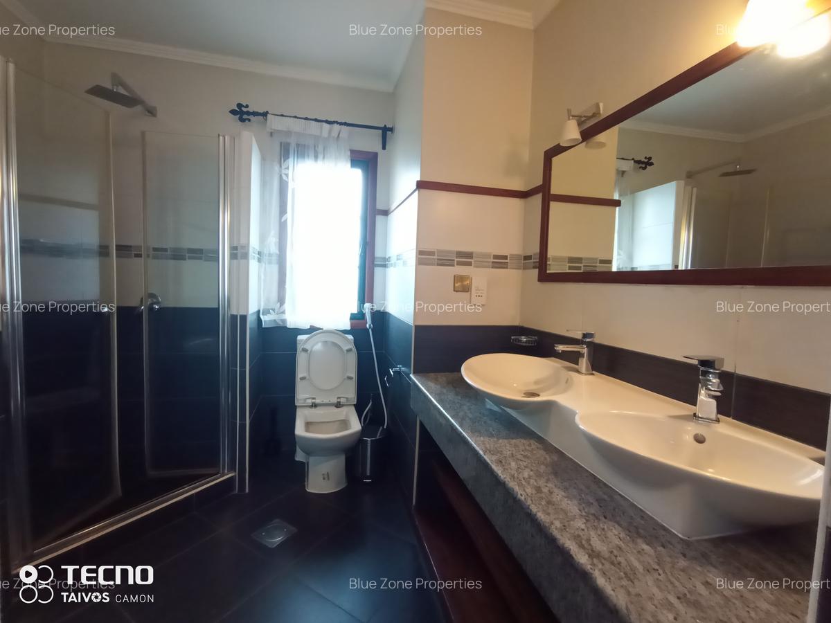 4 Bed Townhouse with En Suite at Windsor Ridgeways - 14