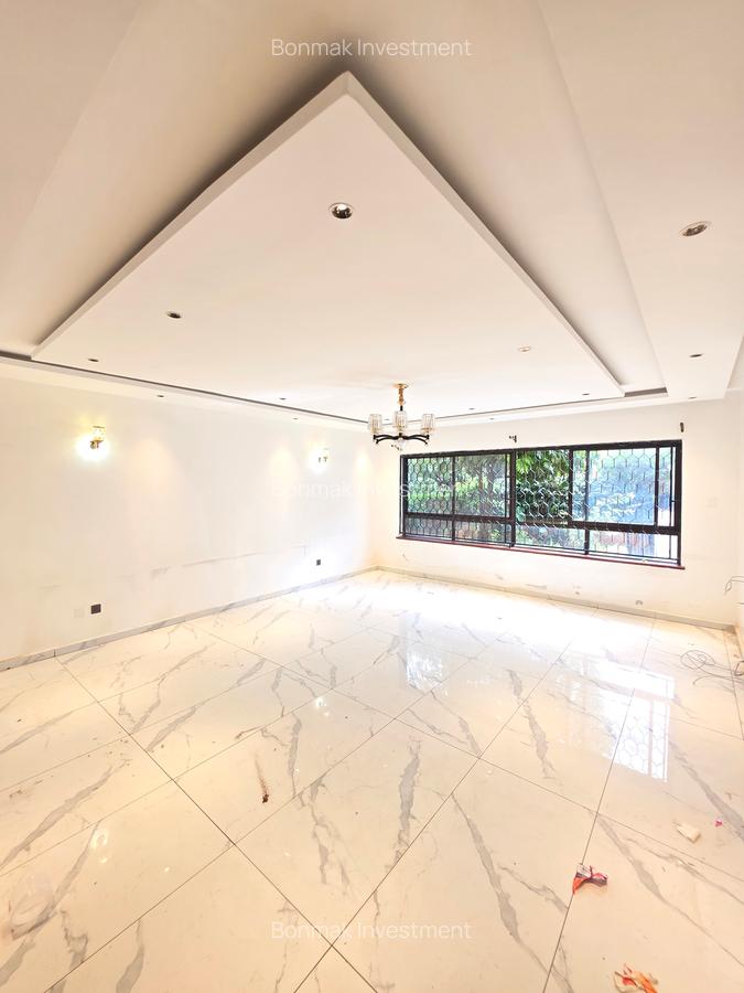 5 Bed Townhouse with En Suite at Lavington Green - 7