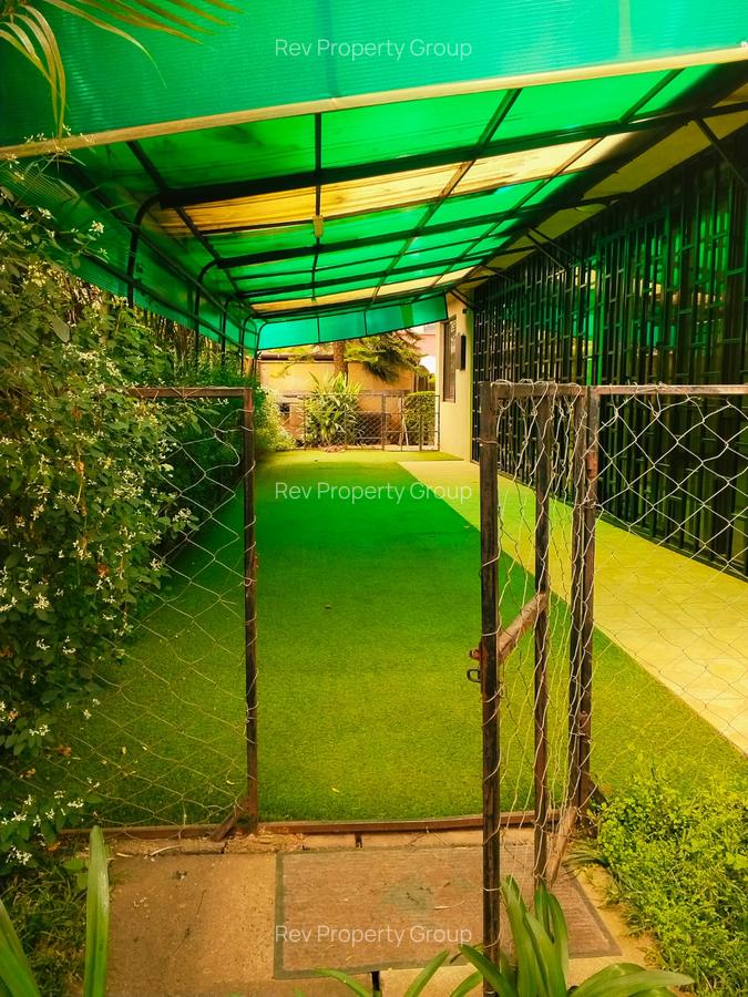 5 Bed Townhouse with En Suite in Lavington - 4