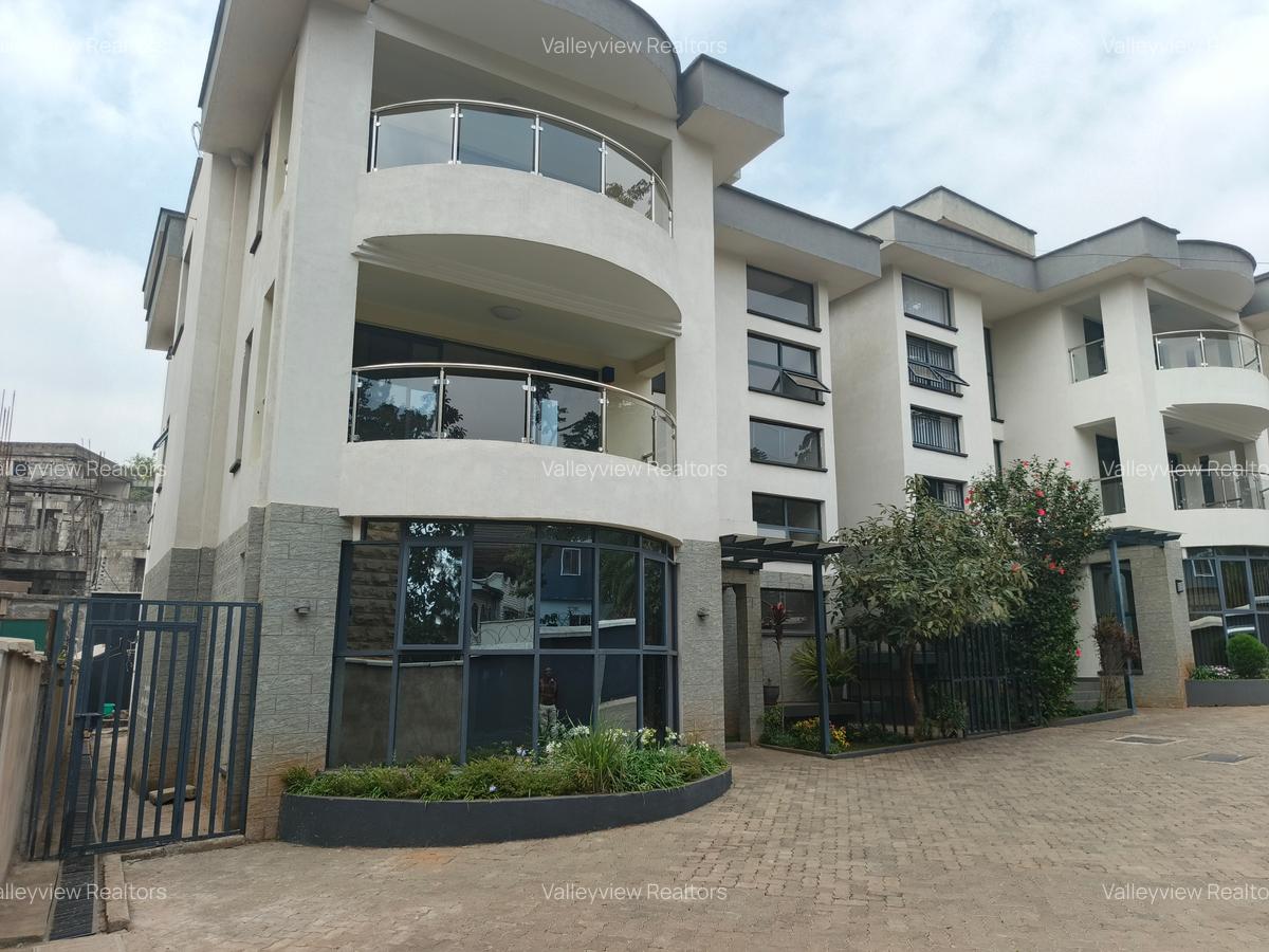 5 Bed Townhouse with En Suite at Lavington - 1