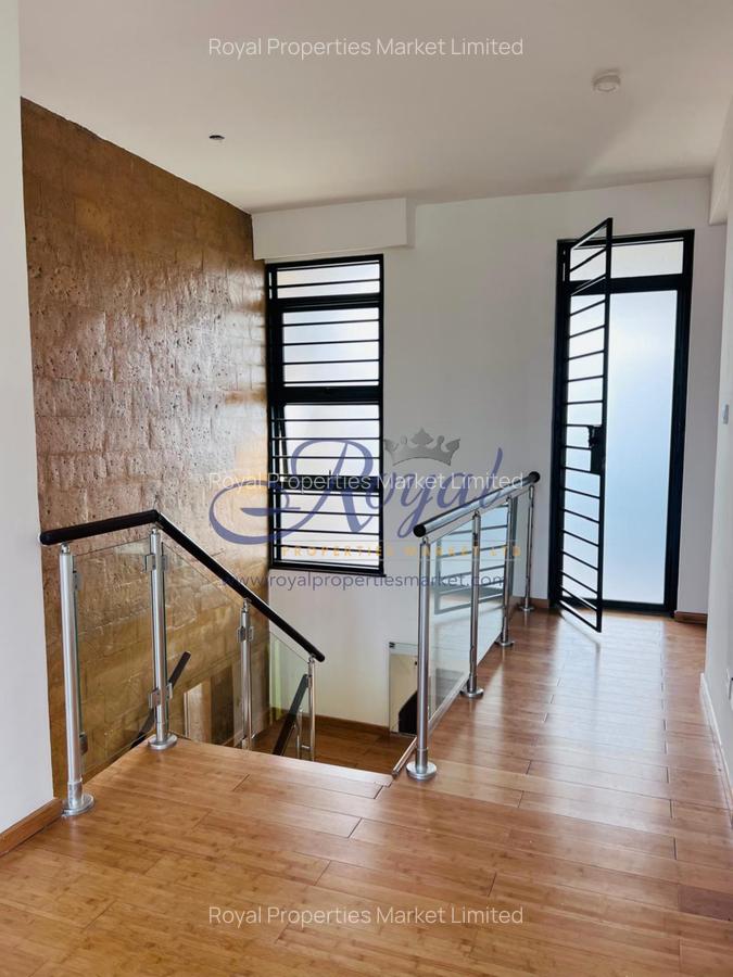 4 Bed House with En Suite in Garden Estate - 5