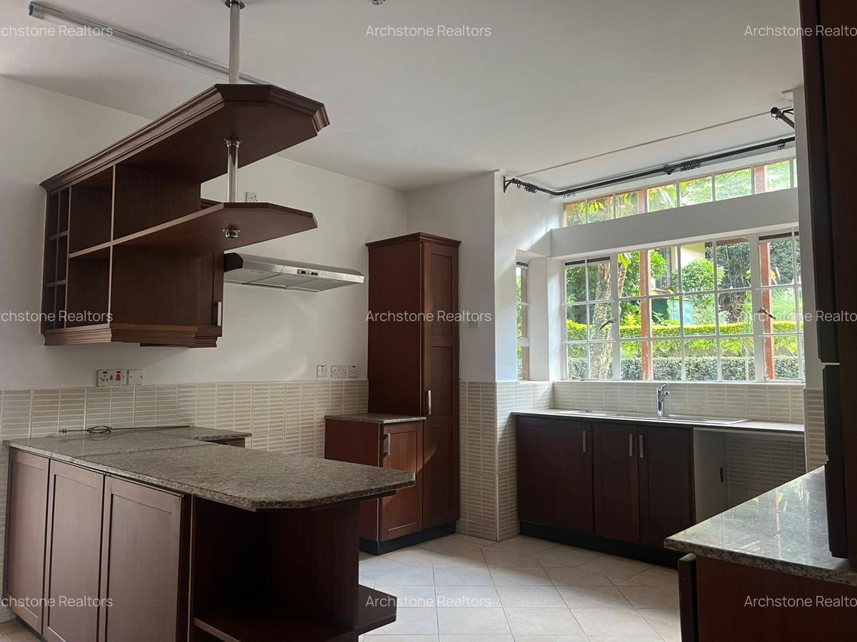 5 Bed Townhouse with En Suite in Rosslyn - 7