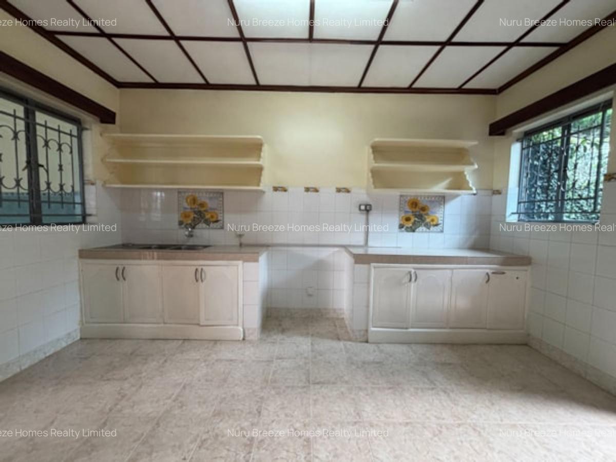 5 Bed House with En Suite in Runda - 8