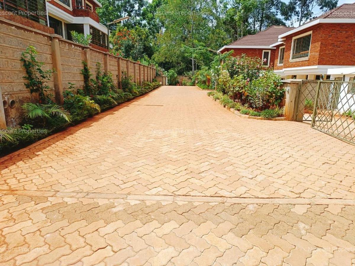 5 Bed Villa with En Suite in Spring Valley - 10