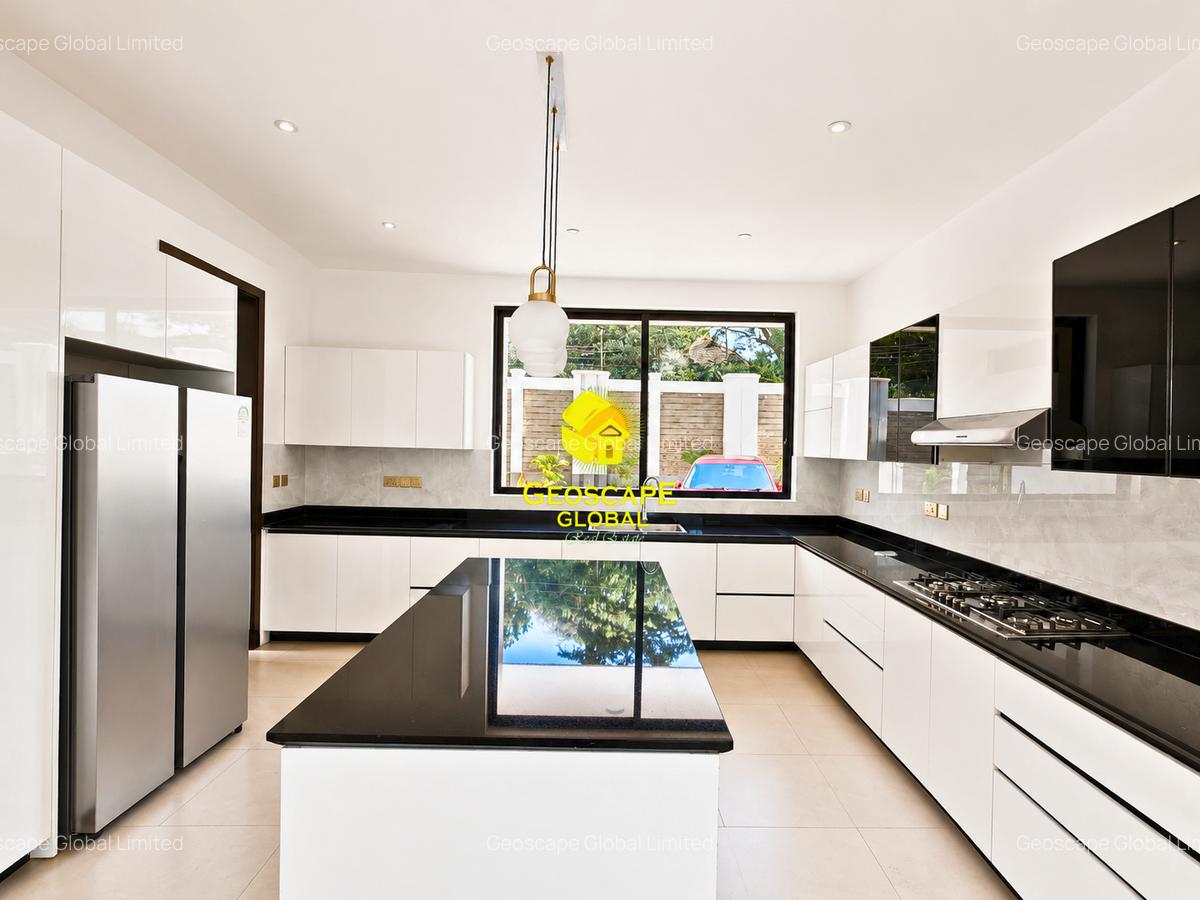 5 Bed Villa with En Suite in Spring Valley - 6