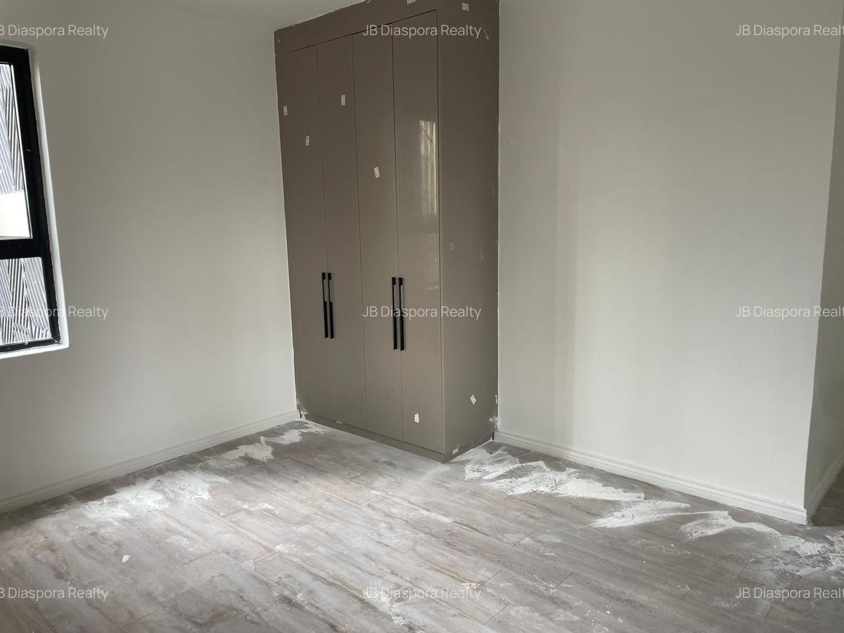 4 Bed Apartment with En Suite in Parklands - 14