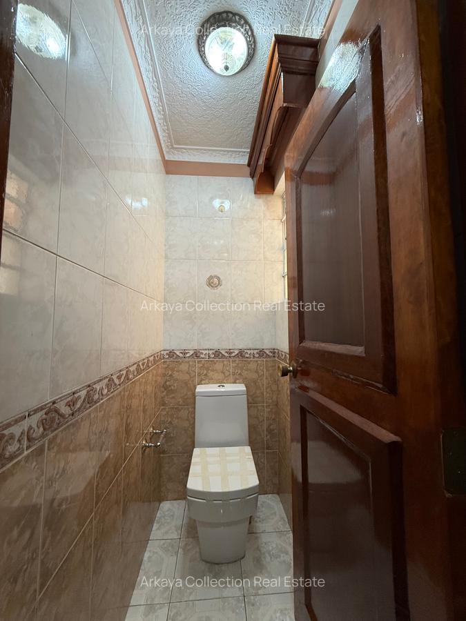 5 Bed House with En Suite in Runda - 8