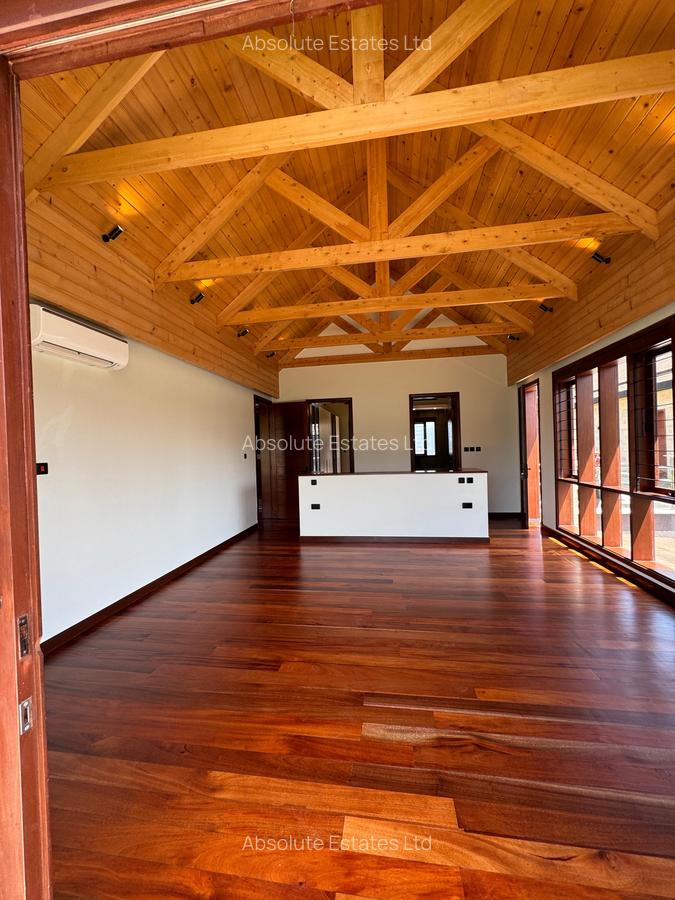 4 Bed Villa with Swimming Pool in Runda - 8