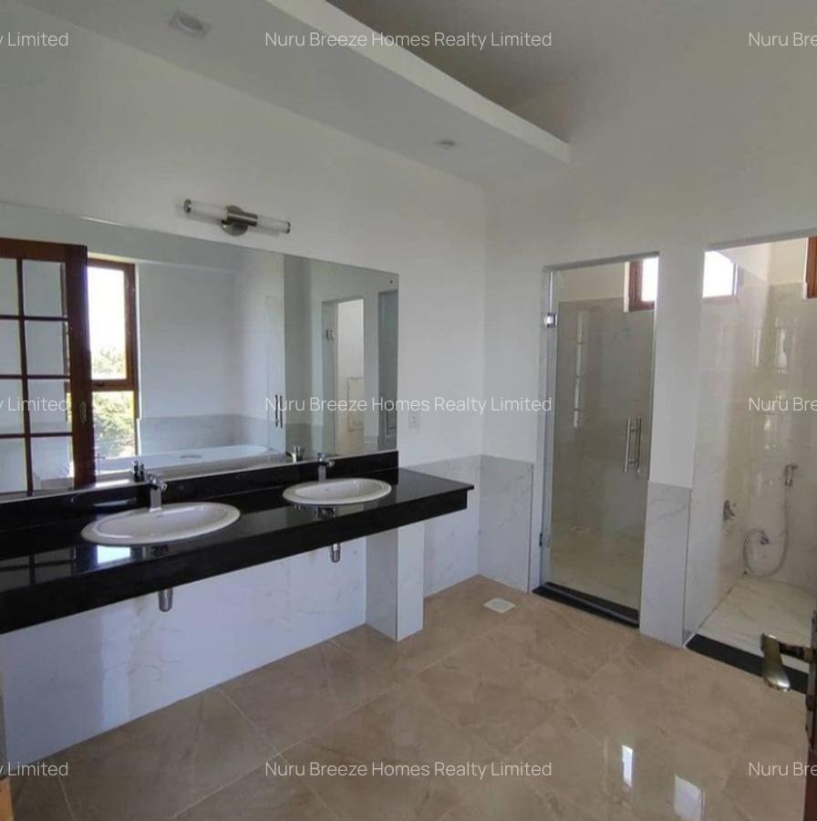 3 Bed Apartment with En Suite in Lavington - 4