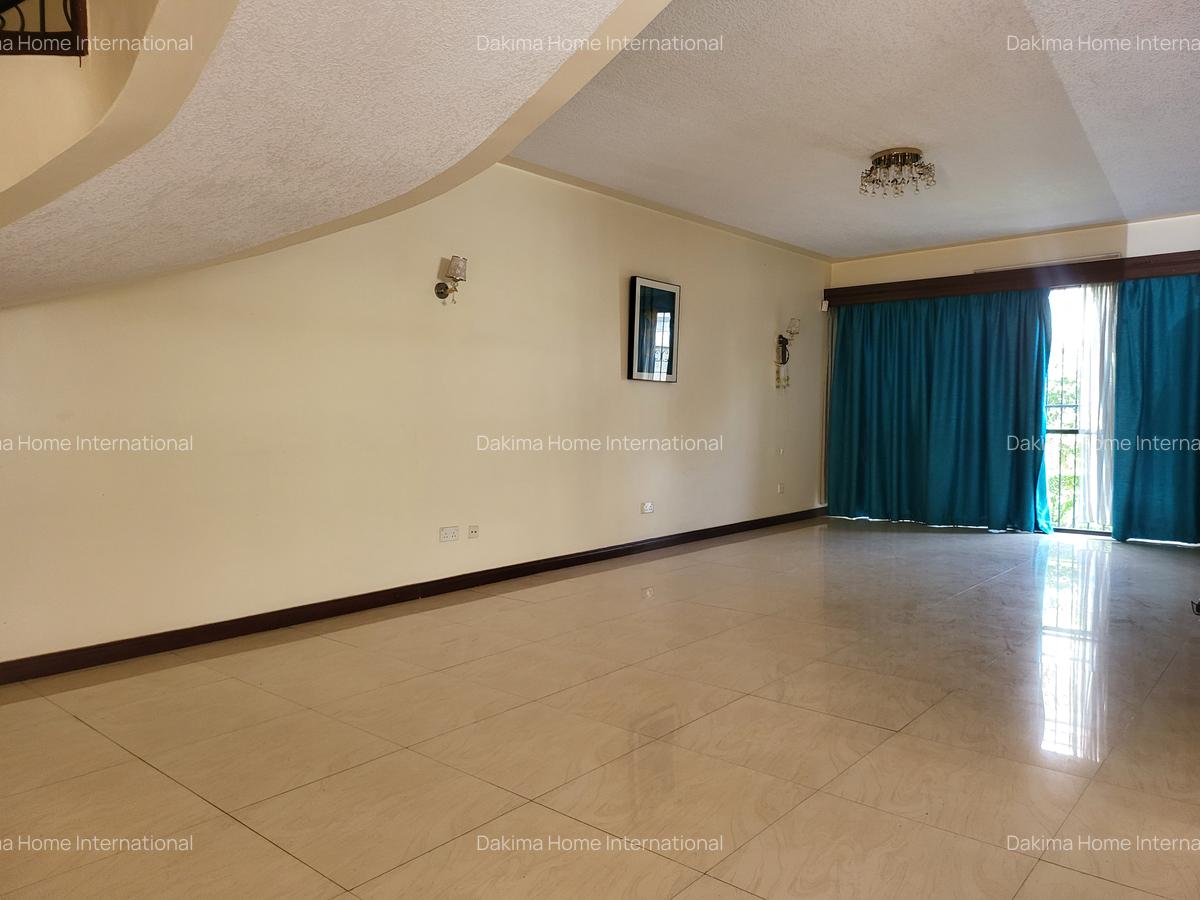 4 Bed Townhouse with En Suite in Brookside - 20