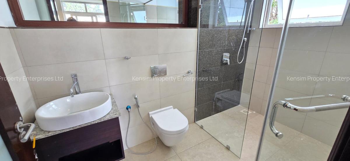 5 Bed House with En Suite in Runda - 19