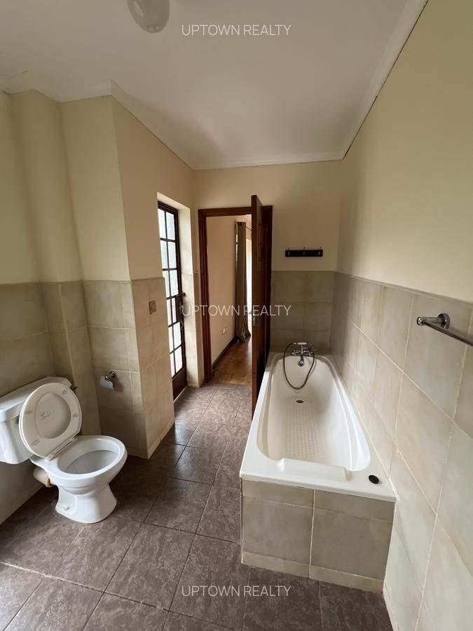 3 Bed Villa with En Suite at Redhill - 16