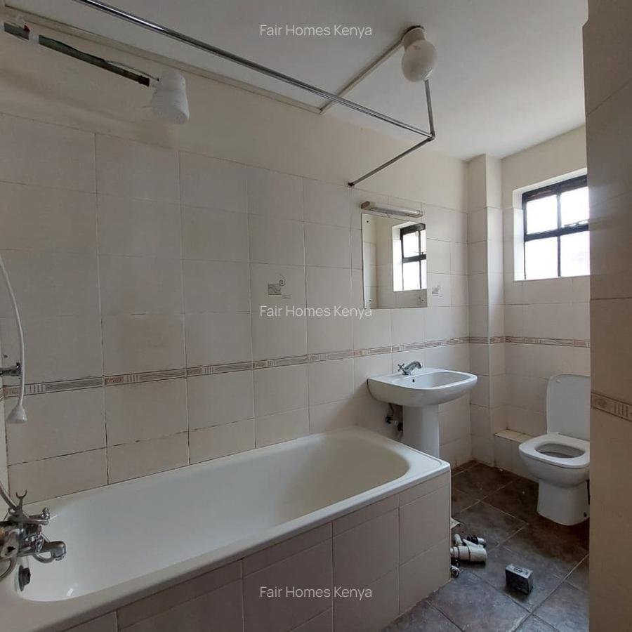 5 Bed Townhouse with En Suite at Convent Drive - 2