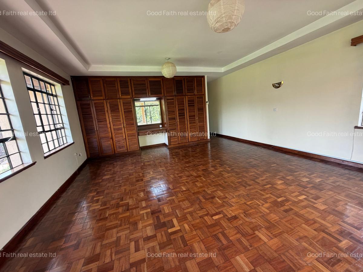 5 Bed House with En Suite in Runda - 9