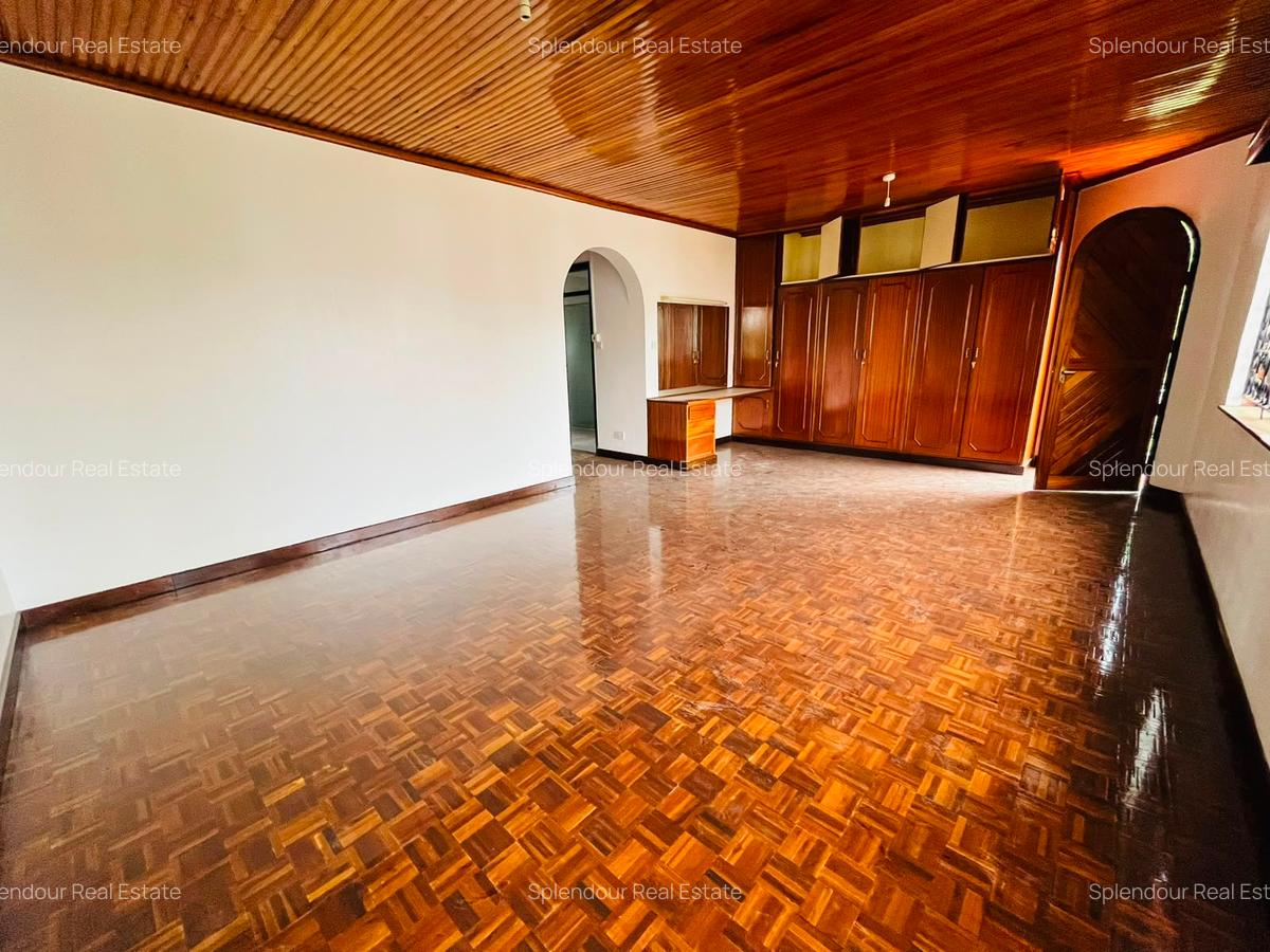5 Bed Townhouse with En Suite in Lavington - 18