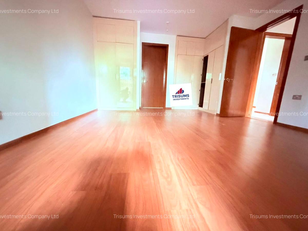 3 Bed Apartment with En Suite in Parklands - 5