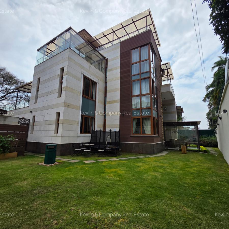 6 Bed Villa with En Suite in Lavington - 1