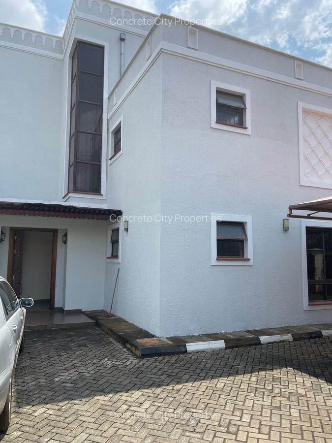 5 Bed Townhouse with Garden in Lavington - 19