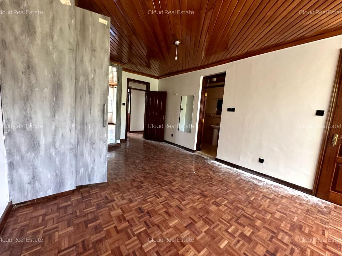 5 Bed Townhouse with En Suite in Lavington - 12