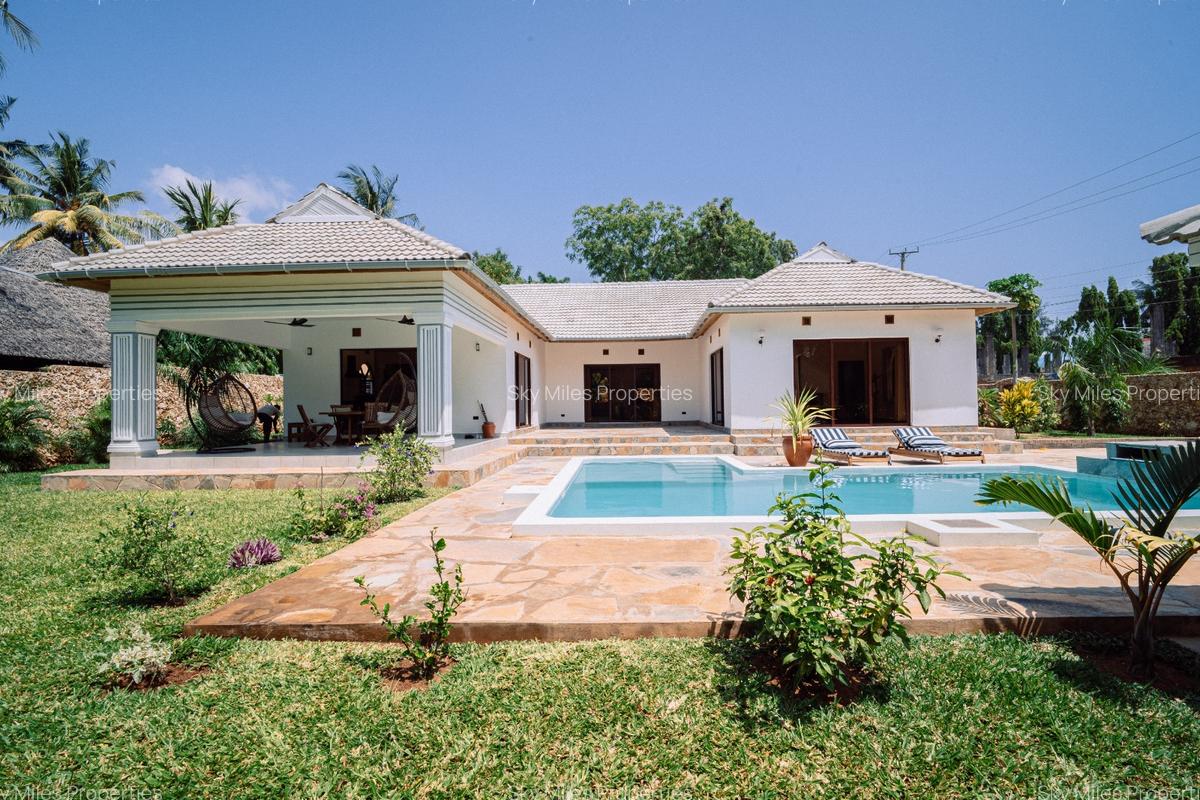 3 Bed Villa with En Suite at La-Marina - 13