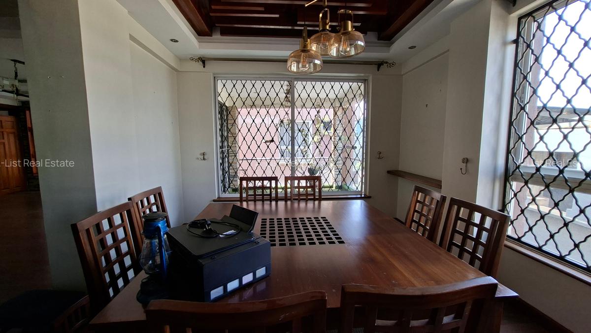 4 Bed Apartment with En Suite at 2Nd Parklands Avenue - 18