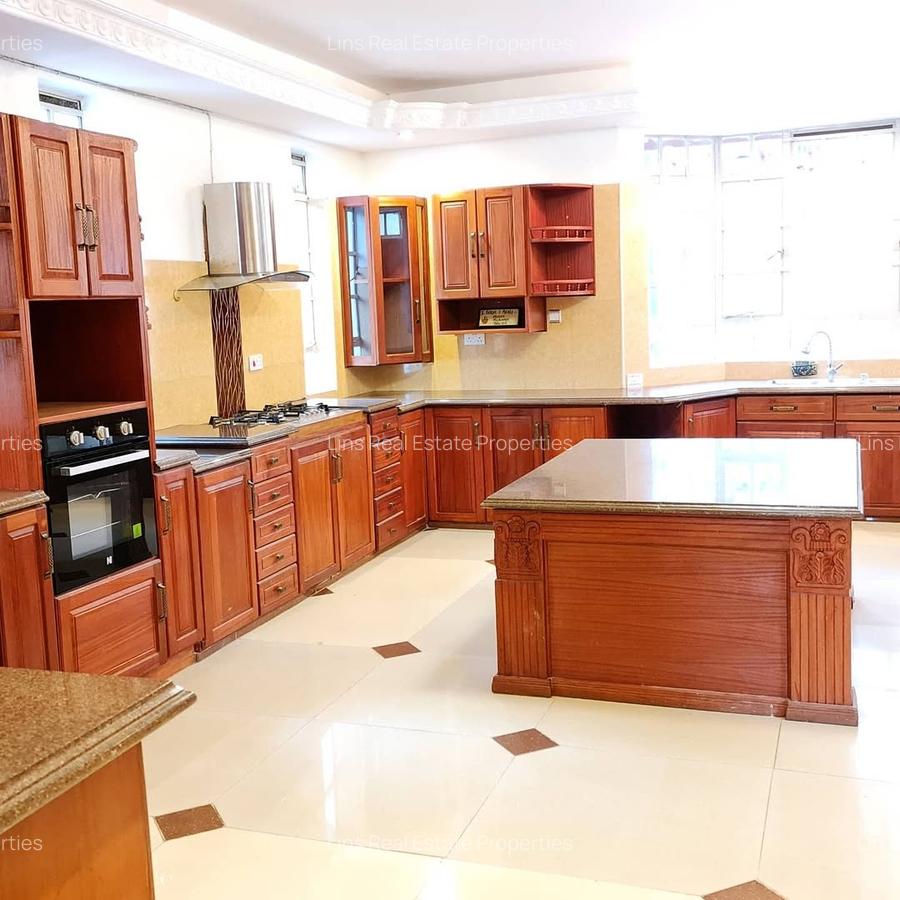 5 Bed House with En Suite in Nyari - 11