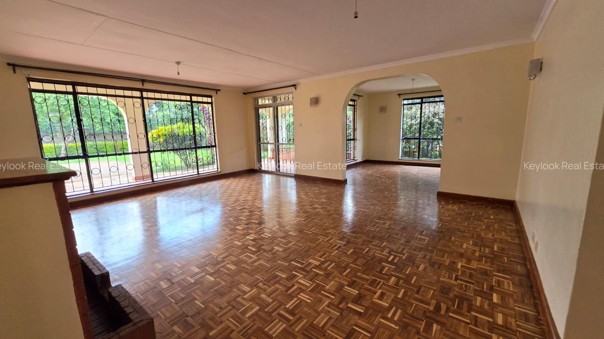 5 Bed House with En Suite at Mountain View Estate - 10