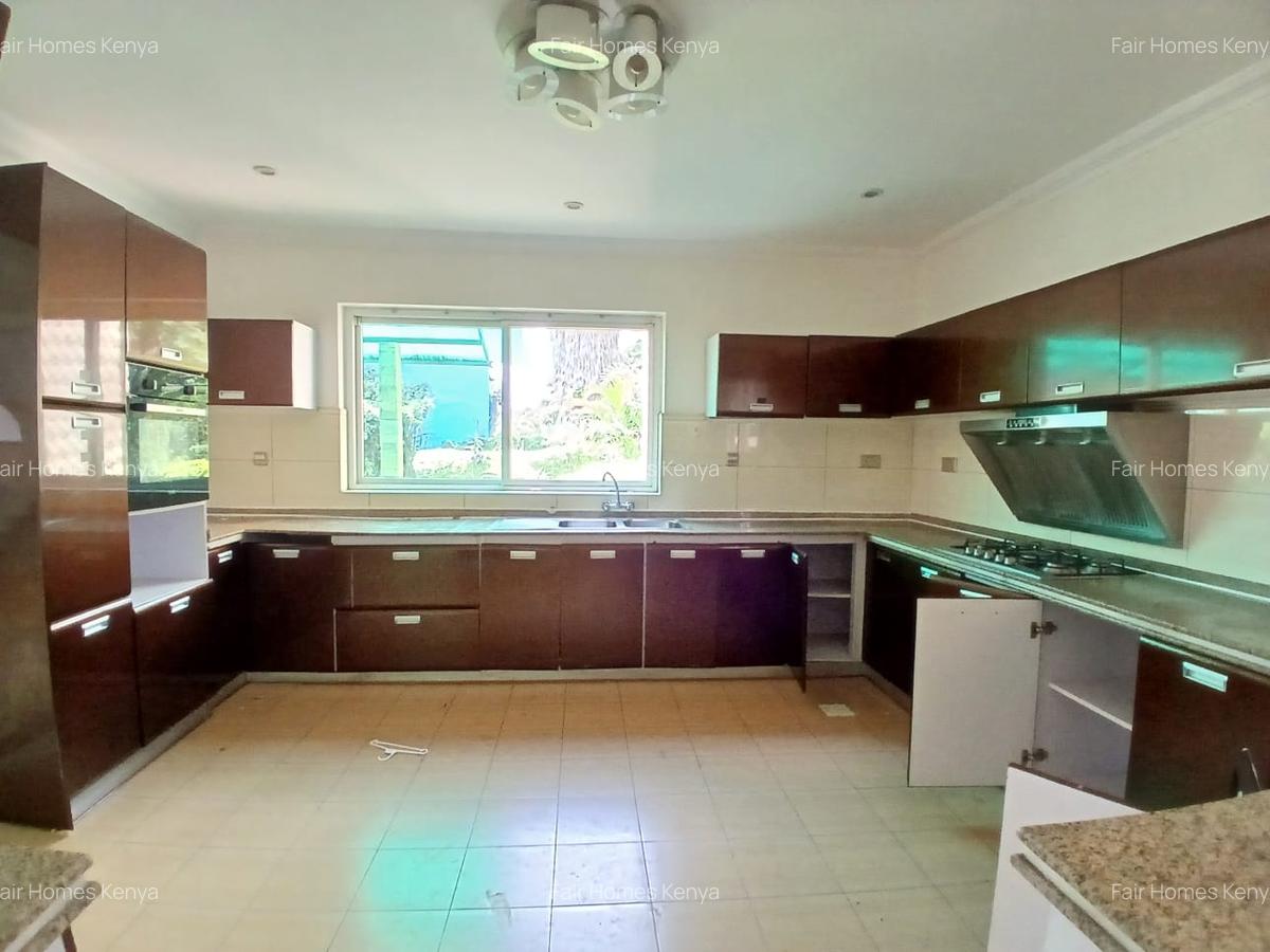 4 Bed Townhouse with En Suite at Riverside Drive - 18