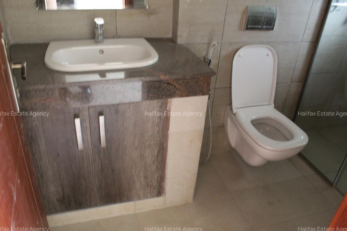 3 Bed Apartment with En Suite in Parklands - 10