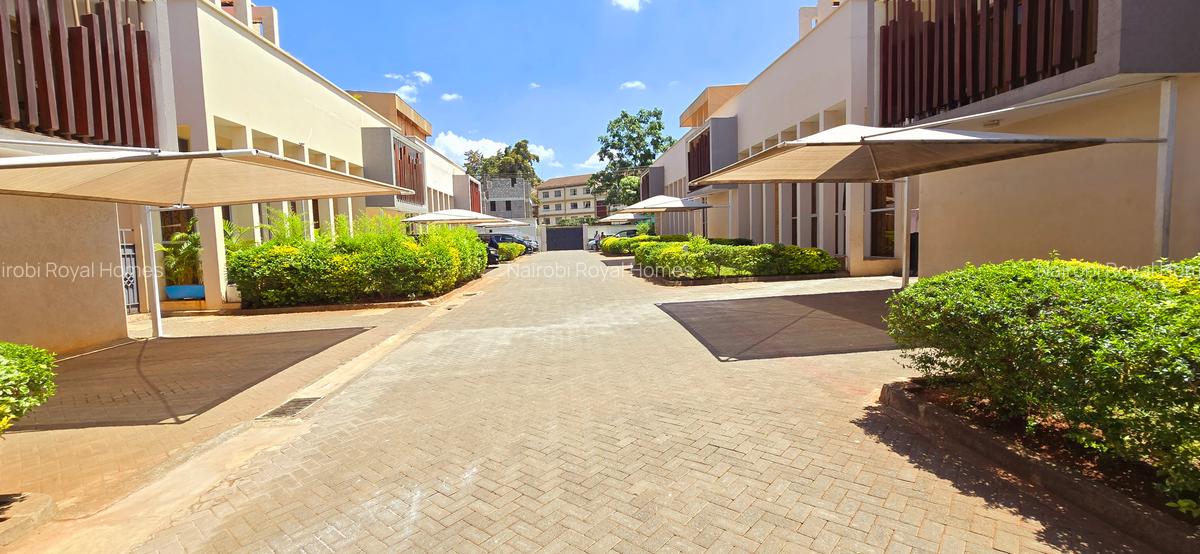5 Bed Townhouse with En Suite at Lavington Green - 5