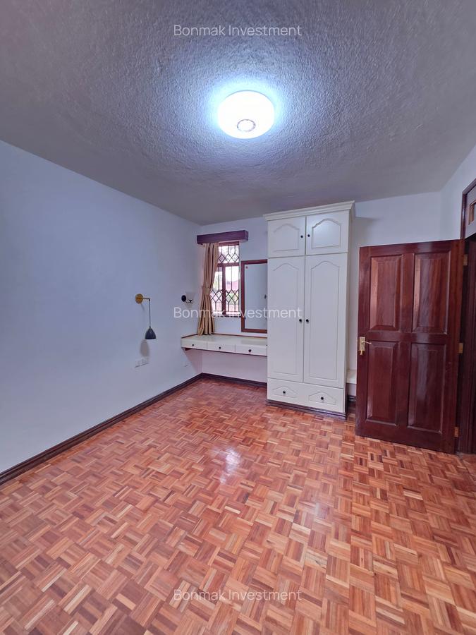 5 Bed House with En Suite at Old Runda - 14