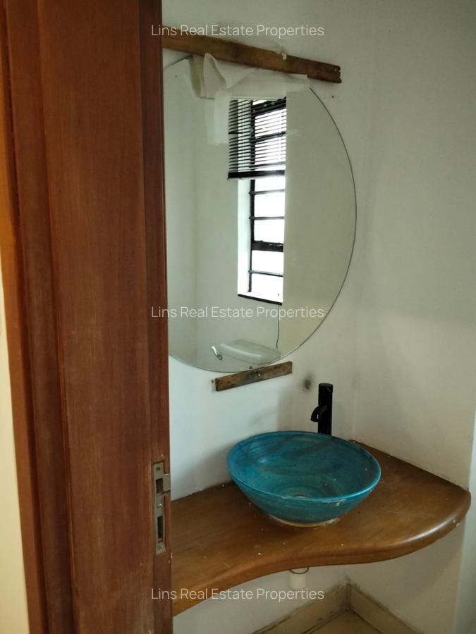 4 Bed House with En Suite in Runda - 14