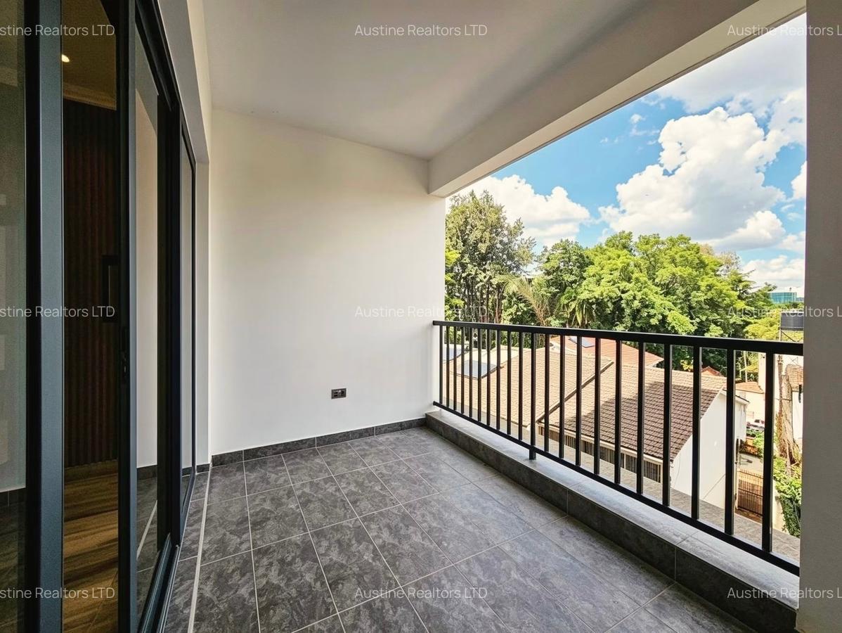 2 Bed Apartment with En Suite at Brookside - 5