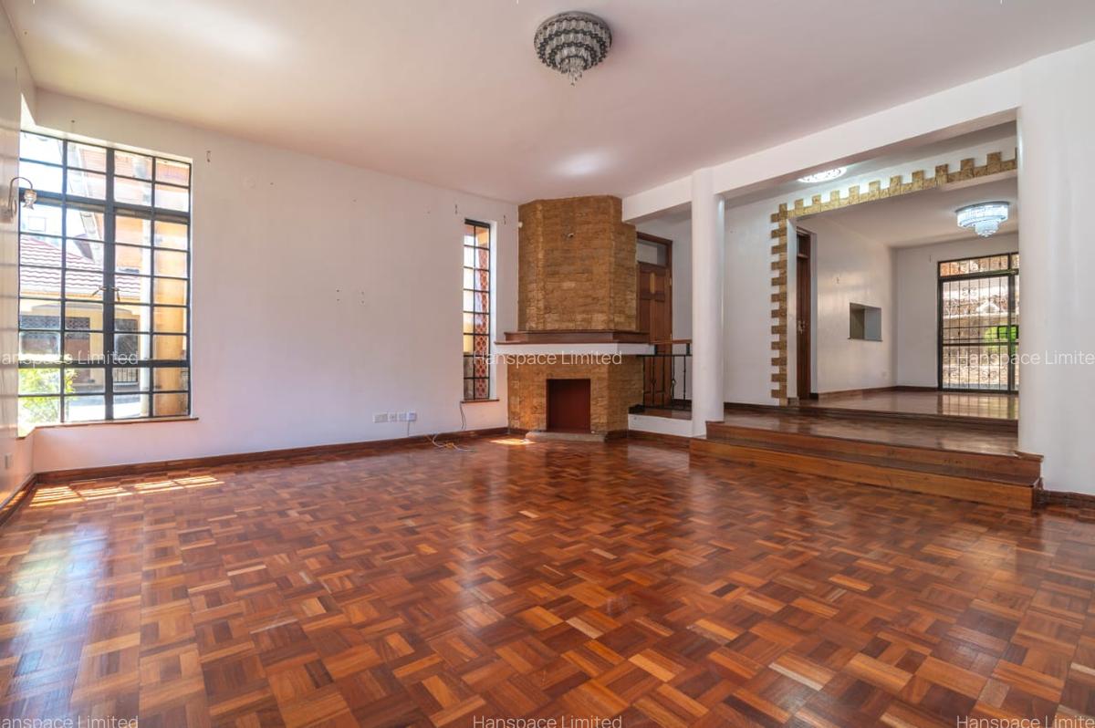 5 Bed Villa with En Suite in Lavington - 3