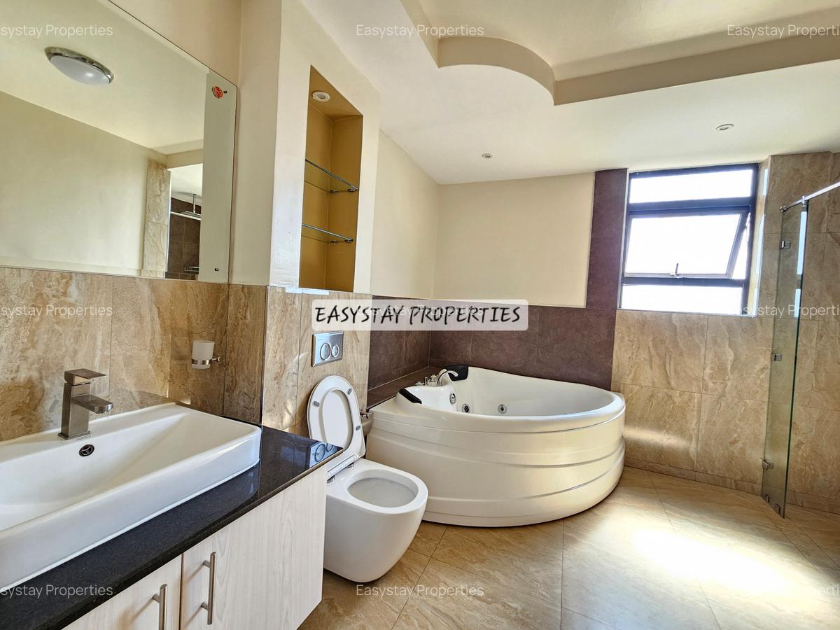 3 Bed Apartment with En Suite in Riverside - 6