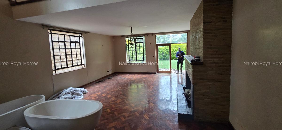 5 Bed Townhouse with En Suite at Lavington Green - 17