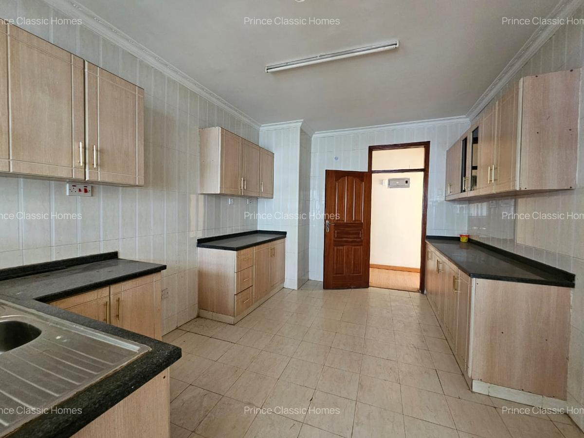 3 Bed Apartment with En Suite in Lavington - 1