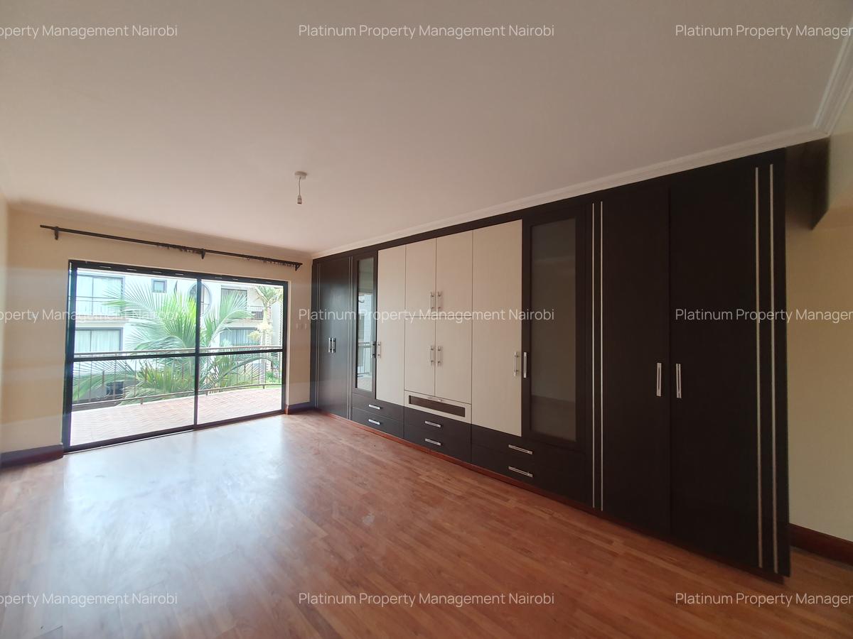 4 Bed House with En Suite at Grevillea Grove - 16