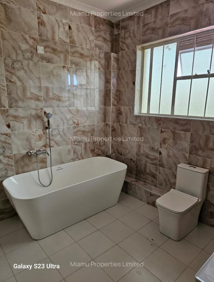 4 Bed House with En Suite at Karunguro - 11