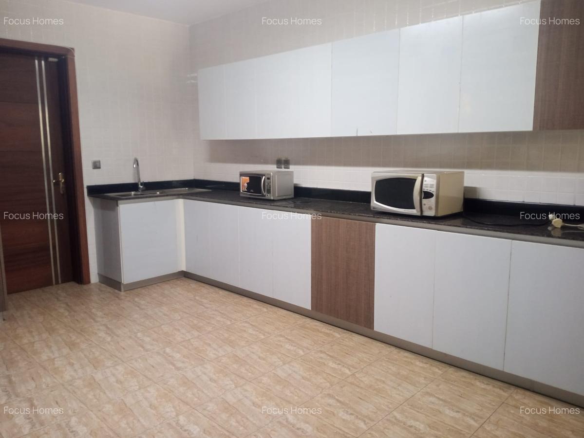 5 Bed Townhouse with En Suite in Lavington - 7