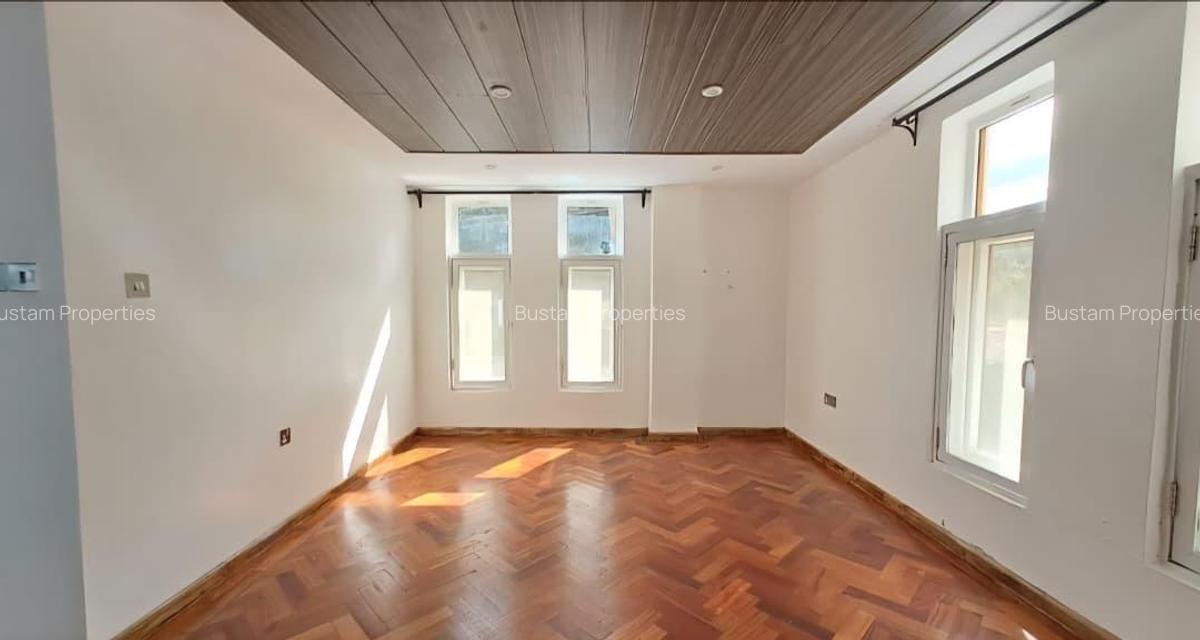 5 Bed Townhouse with En Suite in Lavington - 16