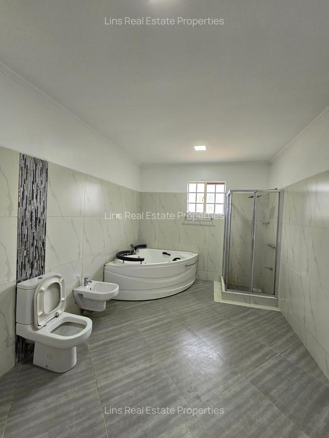5 Bed House with En Suite in Runda - 8