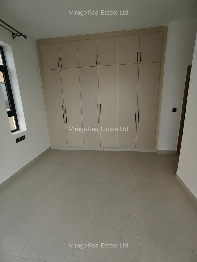 2 Bed Apartment with En Suite in Brookside - 9