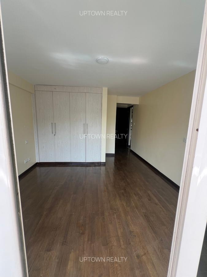 3 Bed Apartment with En Suite at Riverside - 14