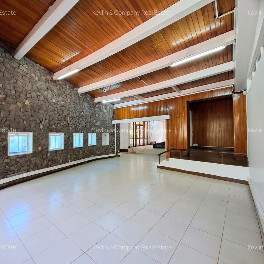 300 m² Commercial Property with Service Charge Included in Westlands Area - 11