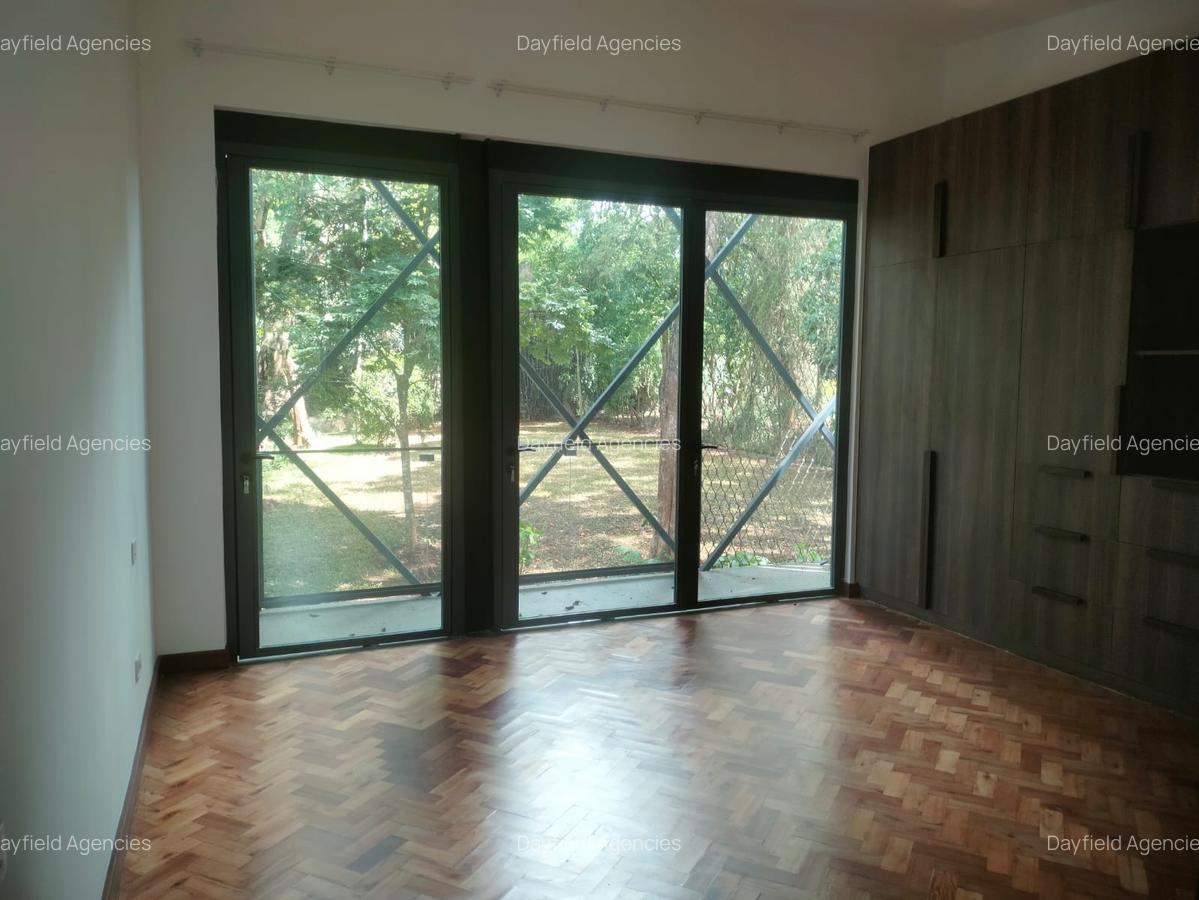 4 Bed House with En Suite at Hill View - 12