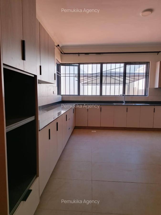 6 Bed Townhouse with En Suite in Loresho - 11