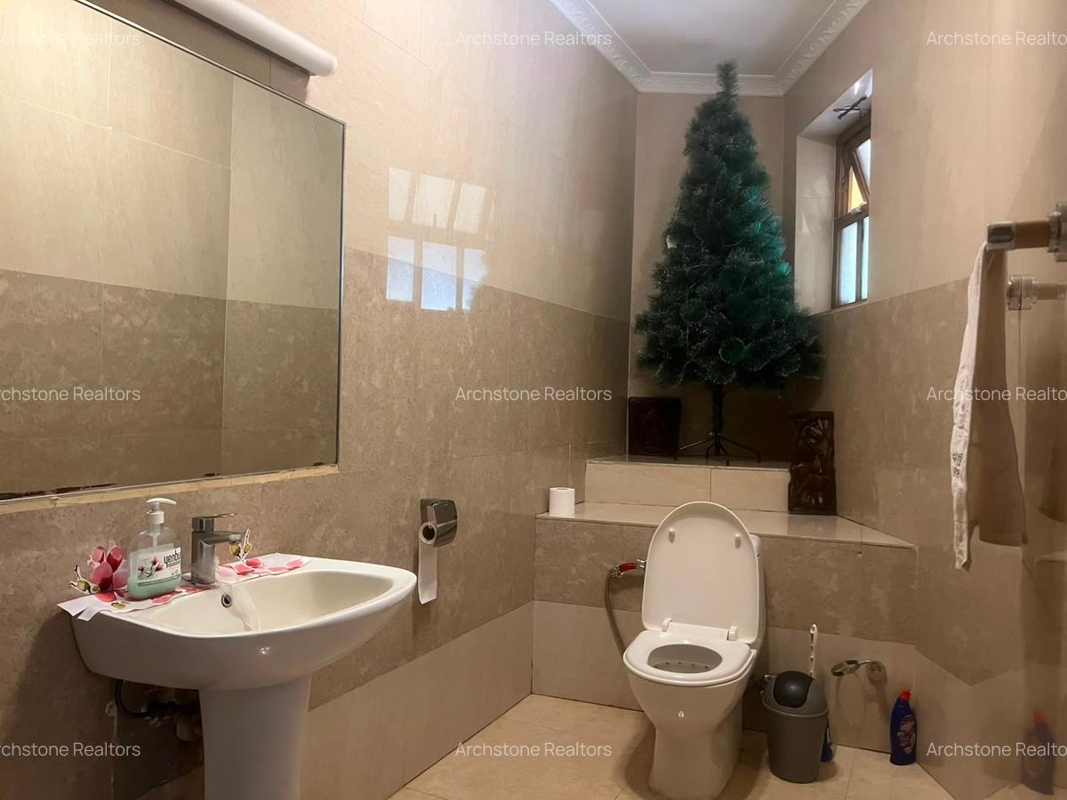 10 Bed House with En Suite in Runda - 15