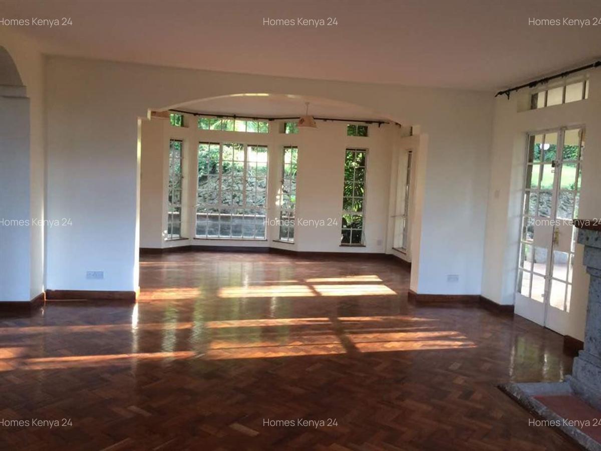 5 Bed House at Rosslyn Lone Tree - 9